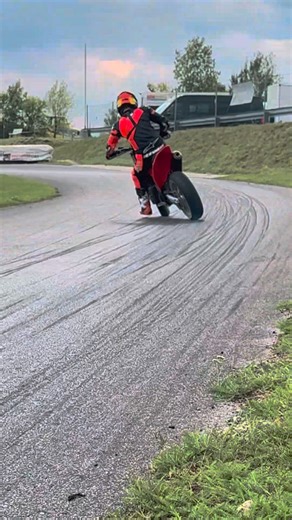 Slide to next-level limits with the new-look 2026 KTM 450 SMR! Hit the link in bio for the full spec. #KTM #ReadyToRace #KTM450SMR #Supermoto | KTM