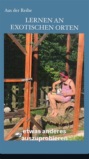 Caroline von St. Ange | Lernen Lernen on Instagram: "Der Ort, an dem Dein Kind seine Aufgaben macht, kann alles verändern. Wenn ich Dir nur einen Rat geben dürfte: löse Dich von der Idee, dass man nur fest auf einem Stuhl und am Tisch sitzend richtig lernen kann. Ich habe das auch ganz lange geglaubt (wird einem ja auch so eingetrichtert!), aber es stimmt wirklich nicht. Wenn Du die Bilder betrachtest, kannst Du vielleicht die tiefe Konzentration und Ruhe sehen, die diese Kinder erfüllt, weil si