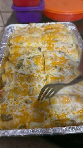 🌯🧀 Green Chili Chicken Enchiladas (Easy & Creamy)