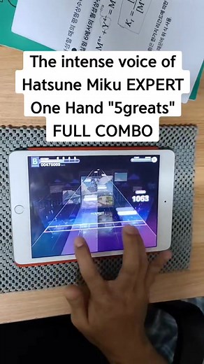 Hatsune Miku's Intense Voice Masterpiece on Piano