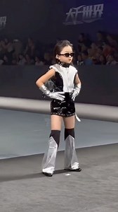 409K views · 5.8K reactions | Maybe fashion shows ain’t for me 樂臘 #reelsviralシ #viralpost2025 #somdre #facebookreel #FacebookPage #fashion #react #funny #waitforit #fails #reelsviralシ #surprise #fashionstyle #funnyvideos #humor | Somdr3 BN | Facebook