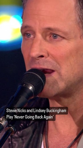Stevie Nicks & Lindsey Buckingham Acoustic Performance of 'Never Going Back Again'