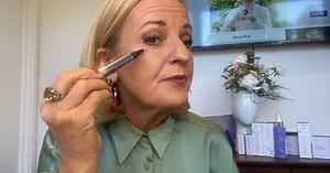 Easy Makeup Tutorial: How to Apply Highlighter for Mature Skin