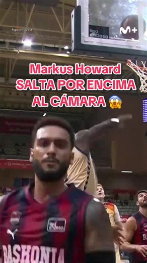 Markus Howard salta por encima al cámara - LigaEndesa