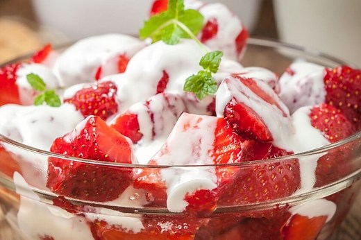 Cómo preparar fresas con crema, con la crema más rica