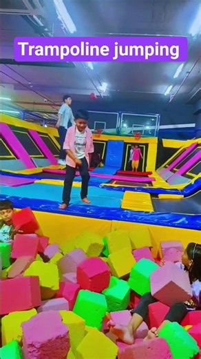 Trampoline jumping 😮😮#trampoline #trampolinepark #trampolinejumping #jump #jumpstyle
