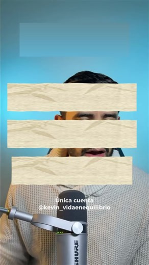 ¡Deja de comprar ETFs a lo loco! 🛑📉 Tener muchos fondos NO significa estar diversificado. El error #1 es creer que si compras el S&P 500 (VOO) y el Nasdaq 100 (QQQ) estás protegido. ¡Falso! 🚫 El 70% de las empresas se repiten en ambos, así que solo estás duplicando tu riesgo. La verdadera estrategia es