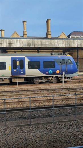 Northern Class 195 (195014) departing Lincoln Central Train Station