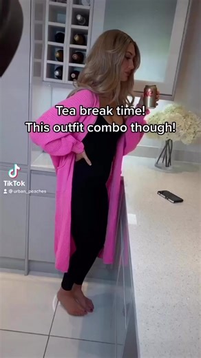 Outfit links here! 💗Cardigan- https://urbanpeaches.com/products/riley-bubblegum-pink-longline-ballon-sleeve-knitted-cardigan?_pos=1&_sid=415569363&_ss=r 💗Unitard- https://urbanpeaches.com/products/arabella-black-ribbed-unitard?_pos=1&_sid=5d649e495&_ss=r | Urban Peaches