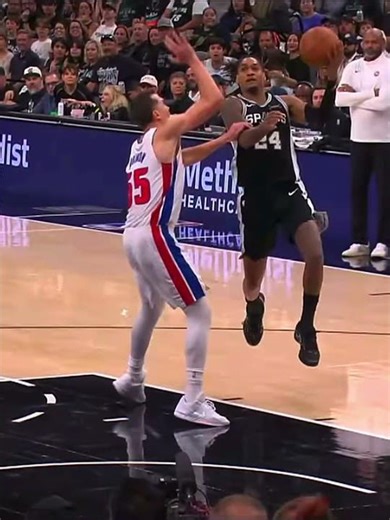 Victor Wembanyama ELITE Sequence! ✋ Massive Block & Transition Oop vs. Detroit #nba #wemby