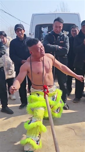 Unleash Your Inner Dragon: Watch This Impressive Lion Dance Performance by Kung Fu Linzi T