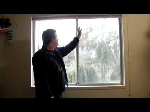 Renewable Apartment - How I installed a Solar Panel in my bedroom window