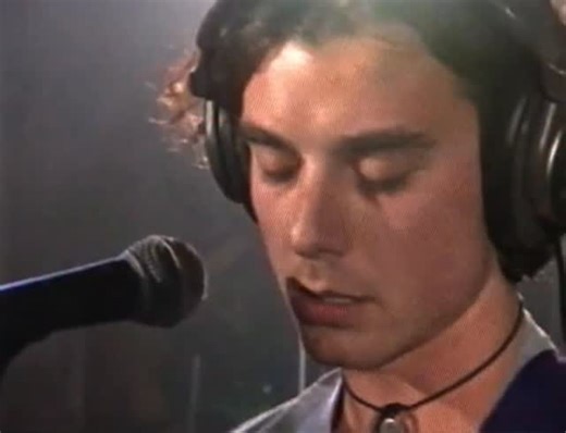 “What do you say, do you do when it all comes down?” It’s taken me all this time to find out what I need. “Comedown” by Bush. Classic. How come every outcome’s such a comedown? #grungebible #bush #gavinrossdale | The Grunge Bible