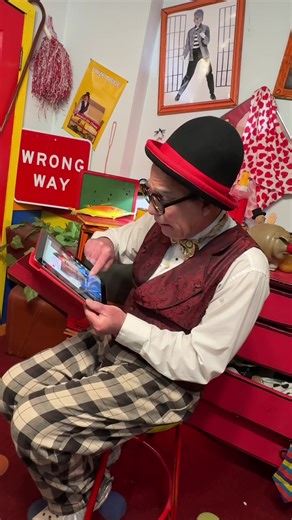 Clown In The Mirror…#Clown #funnyclown #clowncartoon #sillytheclown #funnyvideo