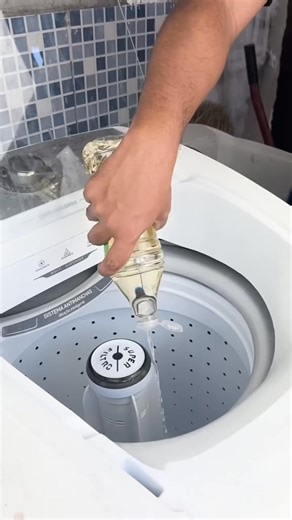 Just vinegar in the machine (A magical trick no one knows) #tips #tipsandtricks #hack #lifehack #vinegar #machine #tiktokusa #fyp #fypシ #foryoupage #usa #Reels,#FacebookReels, #Trending, #Explore, #Entertainment, #DIY, #Funny, #LifeHacks, #ForYouOnFacebook, #WatchThis, #MustSee, #ForYou, #ReelsDaily, #Viral | Clinton Wilson | Facebook