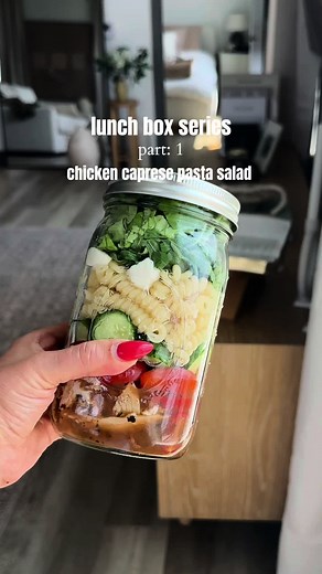 Lunchbox series day 1!! Come back tomorrow for day 2 of my cold lunch recipes that dont need reheated and can be prepped ahead of time!! Ingredients: (Per serving) *2 tbsp light balsamic dressing *1 ounce fresh mozzarella balls sliced in half *half a cup of cooked pasta of choice *4 oz of rotisserie chicken *handful of sliced tomatoes *1 baby English cucumber sliced *handful of your whatever lettuce you have on hand! *optional (fresh basil chopped) Method: 1. In a mason jar add in your ingredien