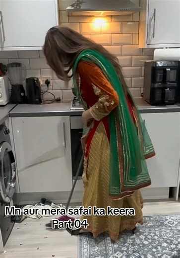 Me time 😍 Busy mom of 4 and too much busy life k yehi time bachta 🫠 #nightroutine #cleaning #momof4 #fyp #Vlog @KhudaBaksh by Rashid Sidhu