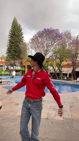 Mama don’t worry. #bullriding #cuernoschuecos #mamadontworry