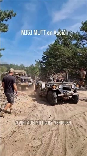 M151 MUTT Pulls Military REO Truck in Sand #automobile #offroadoverland #offroad