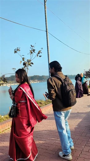 Street Interview: Discovering Outfit Costs with Strangers