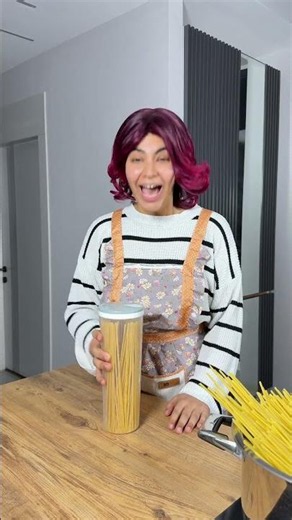 How do we cook the pasta without dropping it? 🍝