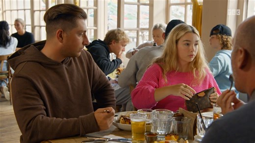 "She's awesome, and weird, and like I love it." 🥰 Baylen's parents can't help but smile on the season finale of #BaylenOutLoud, tonight at 9/8c. | TLC