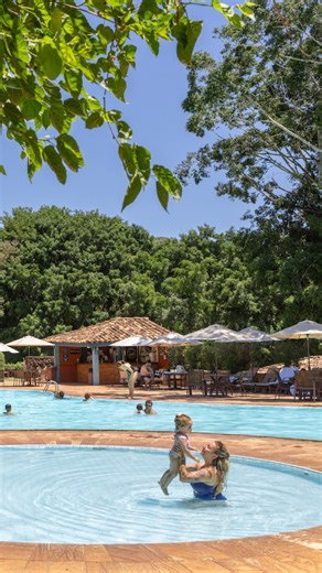 Hotel Fazenda Dona Carolina on Instagram: "🌿Se você busca tranquilidade, conforto e um refúgio de luxo em meio à natureza, o Hotel Fazenda Dona Carolina é o destino perfeito para a sua próxima escapada durante a semana. 📍 Localizado em uma área privilegiada, em meio às montanhas e rodeado pela natureza a apenas 1h30 de SP, nosso hotel oferece um cenário único, ideal para aqueles que buscam relaxamento, cultura e bem-estar em um ambiente sofisticado e tranquilo. 🌟 Durante a semana, você pode a