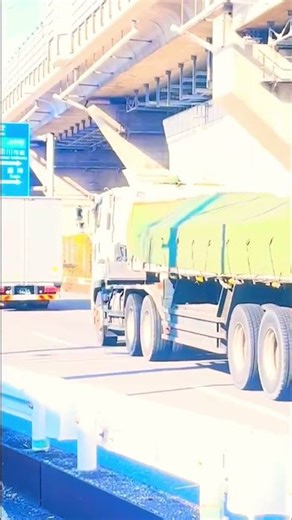 迫力満点‼️大型平ボディートレーラー通過‼️ #トレーラー走行動画