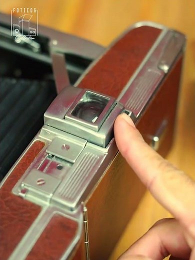 ONE OF THE FIRST POLAROID CAMERAS - POLAROID LAND CAMERA