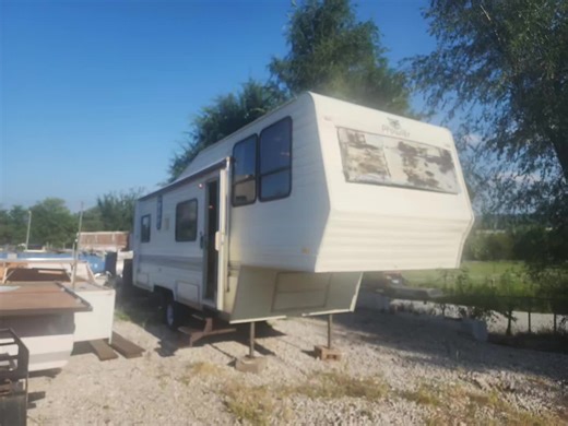 1990 Fleetwood Prowler 29 5R 5th Wheel Camper for Sale asking 3300.00 located in Bellevue, Nebraska #usedcampers #trailers #camping #travel #RV #outdoors #5thwheel