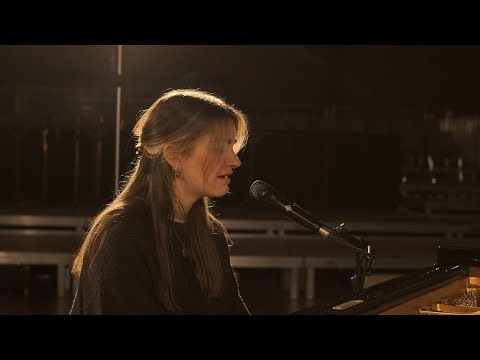 Fiona Grond - Follow Me (Solo Version)