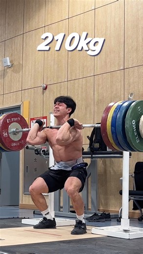 Front squat 190, 200, 210kg 2 reps