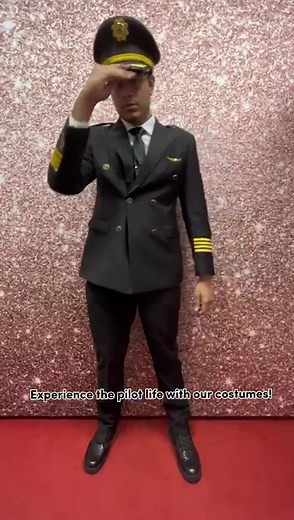 Experience the life of a pilot with our new pilot costume @CCM!!! #singaporeairlines #singaporeairline #costumeideas #costumes #airlinecostumenight🤪 #pilot #pilotsoftiktok