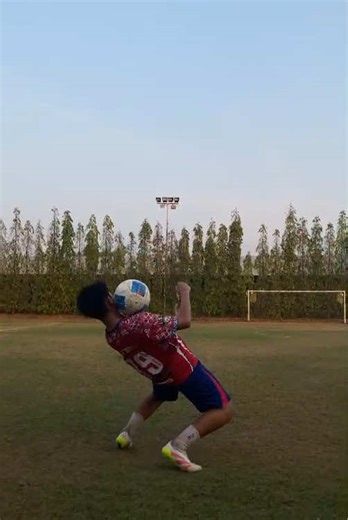 ฝึกฟุตบอลด้วยฟุตซอลข้างถนน