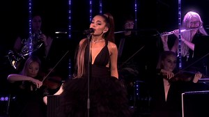 Recuerden que HOY tienen una cita con Ariana Grande #LiveInLondon 21:00 COL. | 22:00 CHI. | 23:00 ARG. | Concert Channel