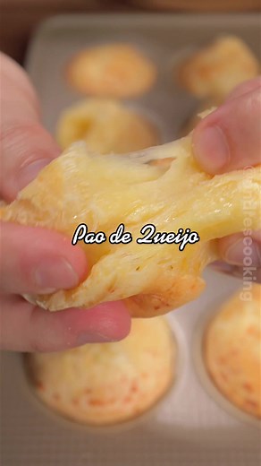 Pan de Queso de Brazil // Brazilian Cheese Bread (Receta completa en mi Instagram) #andrescooking #paodequeijo #pandequeso #pan #queso #cheese #panqueso #brazil