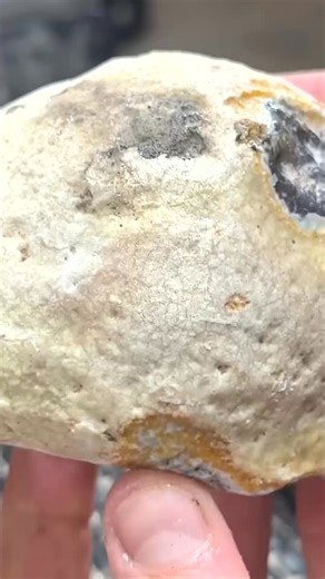 Amazing Brazilian enhydro geode cut open on saw! #geode #enhydro #agate #agatedad | Brandon Pearl Explorer | Facebook