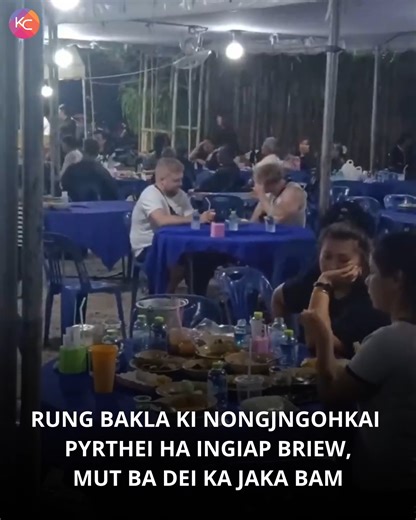 Khasi Chronicle on Instagram: "Ki nongjngohkai pyrthei ha Thailand ki la iaid bakla sha kawei ka iingiap briew, da kaba pyrkhat ba ka dei ka jaka bam kaba bun briew hajan kawei ka iew miet. Ki nongpyniaid ki la ai sngewbha ia ki da ki jingdih bad ki jingbam. Ki nongjngohkai pyrthei ki la ai khublei ia ki, bad pan map ia ka jingbakla bad ki la leit noh. #ThailandTourists #TravelMixUp #CulturalMoment #RespectAndKindness #NightMarketMistake #TouristLife #ViralStory #ThailandNews #HumanKindness #Tra