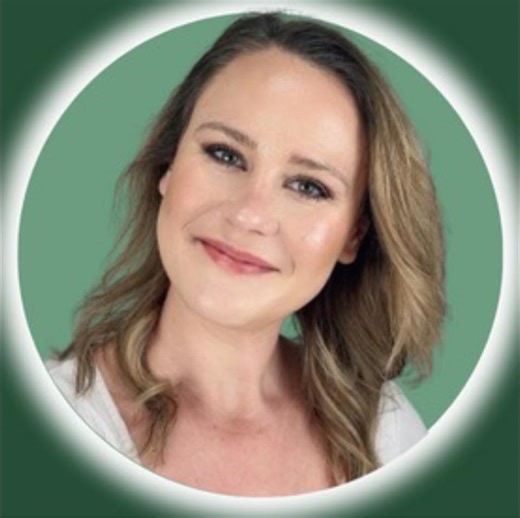 🌸 You can stop paying for SVG files right now, seriously! Hi, my name is Kelsey 👋 I’m a craft blogger, and I not only design free SVG files for you to use, but I also love sharing where you can find other amazing freebies across the crafting world. Today, let’s look at 3 websites where you can download free 3D flower SVG files that are perfect for your Cricut, Silhouette, or Siser Juliet projects. First up is my own free paper Sunflower SVG file 🌻. It’s one of my favorites and such a fun way 