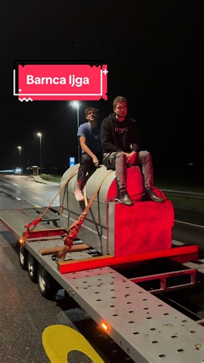 How to buy barnica!! ded je veseu kr je lah prvic v nasmu vlogu @Matjaž Sivka #prevozistrnad #goviral #foryourpage #fyp #slovenia