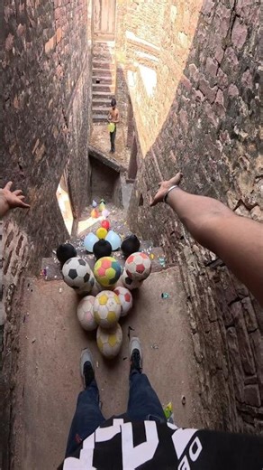 🤩new Parkour⚽ football and balloon 🎈 fod diye 😱 itne sare 😱#ytshorts #football #parkour #viral #yt