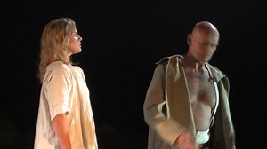 Vanaf vrijdag gebeuren er wonderen in de Gentse Opera... Lange tijd verboden, nu eindelijk terug op de affiche: 'Das Wunder der Heliane'. Kom Korngolds meesterlijk mooie muziek ontdekken (en zet dus zeker je geluid aan voor deze trailer!) Ontdek onze seizoensopener: http://bddy.me/2vTABgb 15-23 sep in Gent & 1-10 okt in Antwerpen | Opera Ballet Vlaanderen