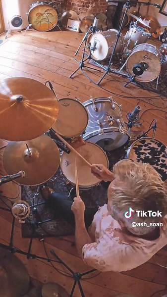 Exploring Vintage Drums and Beats in the Studio