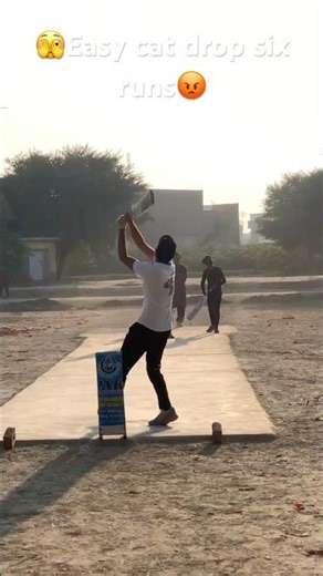 🫣Easy cash drop ￼ six runs #cricket 🤯