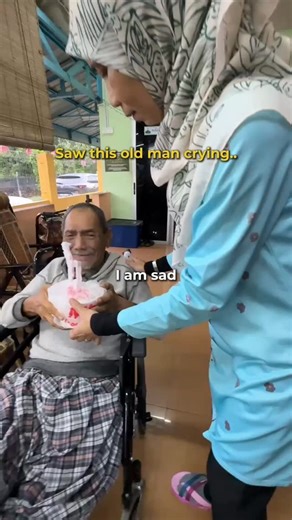 KL Foodie on Instagram: "Pusat Jagaan Nur Hasanah was founded by Encik Mohiadin in 2009. Seeing elderly with nowhere to go after leaving hospitals, he created this home for them. With his sincere heart and caring team, they look after the elderly every day. This time, he is bringing @marrybrownmy meals to share and bring some joy to their day ❤️ 🏠🫂 @pjnhofficial #MarrybrownMY #SomethingDifferent #MBCares"