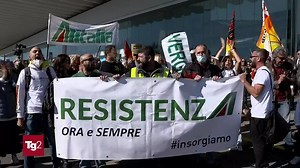 54K views · 825 reactions | Ieri sera ultimo volo di #Alitalia, l'addio alla compagnia dopo oltre 70 anni di storia, da oggi al via #ITA. Preoccupazione tra i lavoratori | Tg2 | Facebook