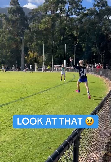 Harry Kingsley's Beautiful Baseline Footy Play