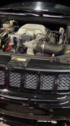 Hellcat Jordan 4 and Trackhawk SRT: Dodge Demon vs Trackhawk Drag Race