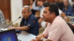 New Customs director had recent run-in with Customs over illegal knives