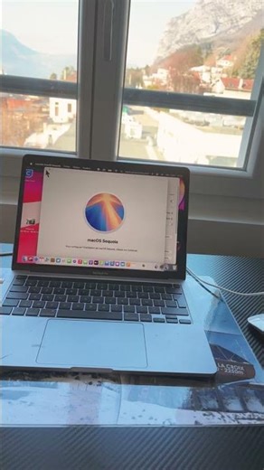 En ce 2 janvier ça travaille dur sur mon MacBook Pro!!!! Dans ma chambre au foyer!!!!!!!!!!!!!!
